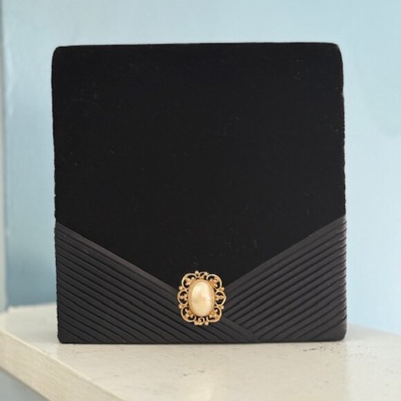 Elegant black velvet evening clutch crossbody with satin and cameo style clasp - Picture 1 of 5